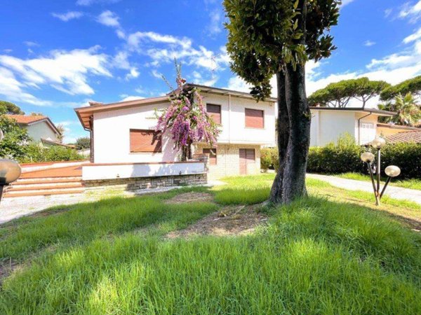 casa indipendente in vendita a Pietrasanta in zona Vignone