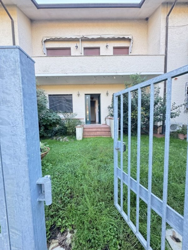 casa indipendente in vendita a Pietrasanta