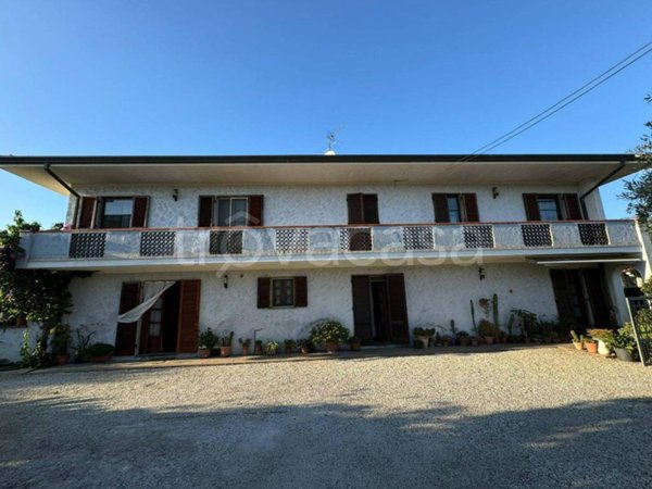 casa indipendente in vendita a Pietrasanta in zona Traversagna