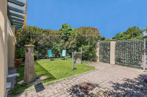 casa indipendente in vendita a Pietrasanta in zona Fiumetto