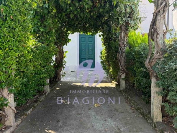 appartamento in vendita a Pietrasanta in zona Tonfano