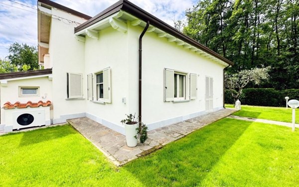 casa indipendente in vendita a Pietrasanta in zona Marina di Pietrasanta