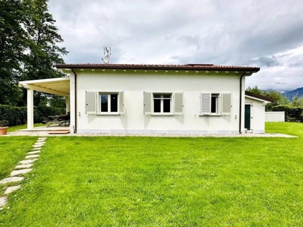 casa indipendente in vendita a Pietrasanta in zona Marina di Pietrasanta