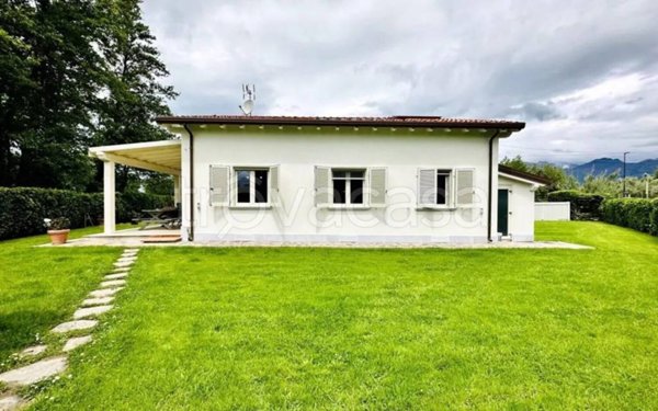 casa indipendente in vendita a Pietrasanta in zona Marina di Pietrasanta