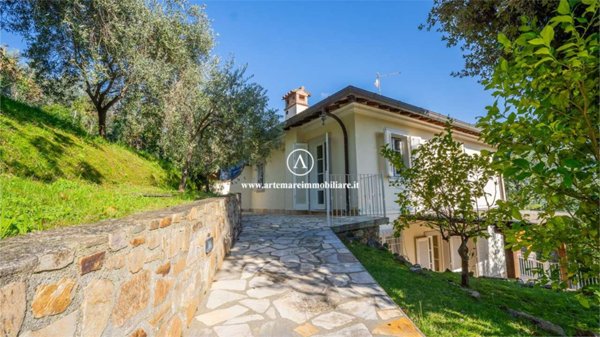 casa indipendente in vendita a Pietrasanta in zona Strettoia