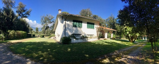 casa indipendente in vendita a Pietrasanta in zona Tonfano