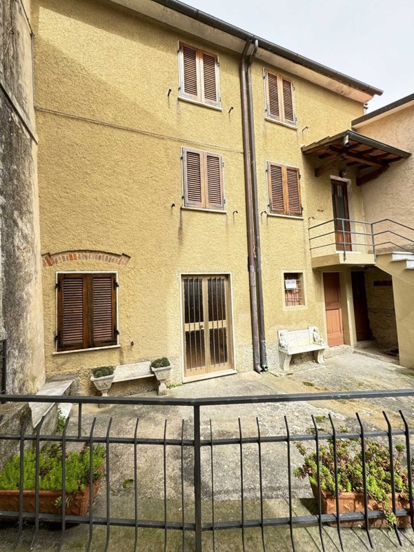 casa indipendente in vendita a Pietrasanta in zona Capezzano