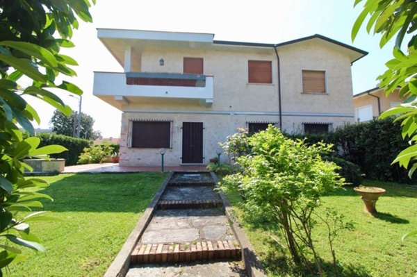 appartamento in vendita a Pietrasanta in zona Vignone