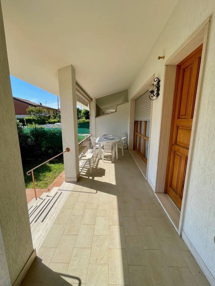 casa indipendente in vendita a Pietrasanta in zona Vignone