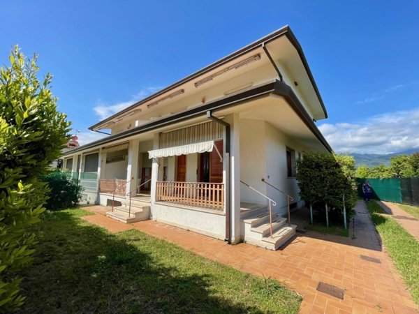 casa indipendente in vendita a Pietrasanta in zona Vignone