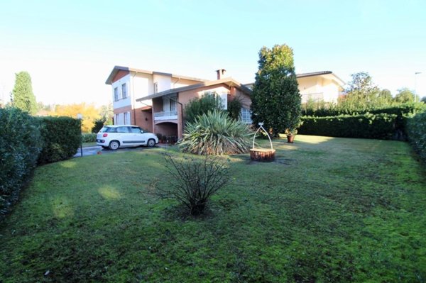 casa indipendente in vendita a Pietrasanta in zona Vignone