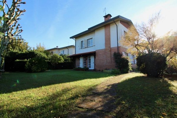 casa indipendente in vendita a Pietrasanta in zona Vignone