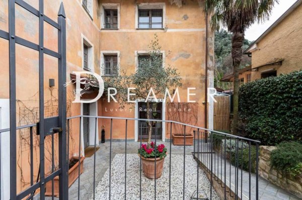 casa indipendente in vendita a Pietrasanta in zona Valdicastello