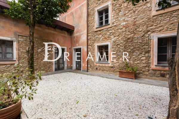 casa indipendente in vendita a Pietrasanta in zona Valdicastello