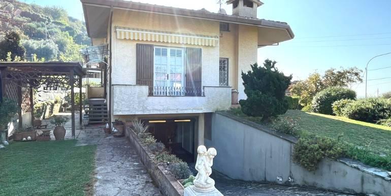 casa indipendente in vendita a Pietrasanta in zona Strettoia