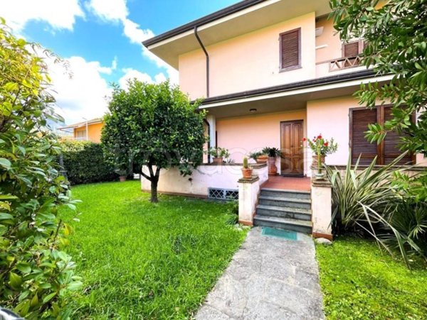 casa indipendente in vendita a Pietrasanta