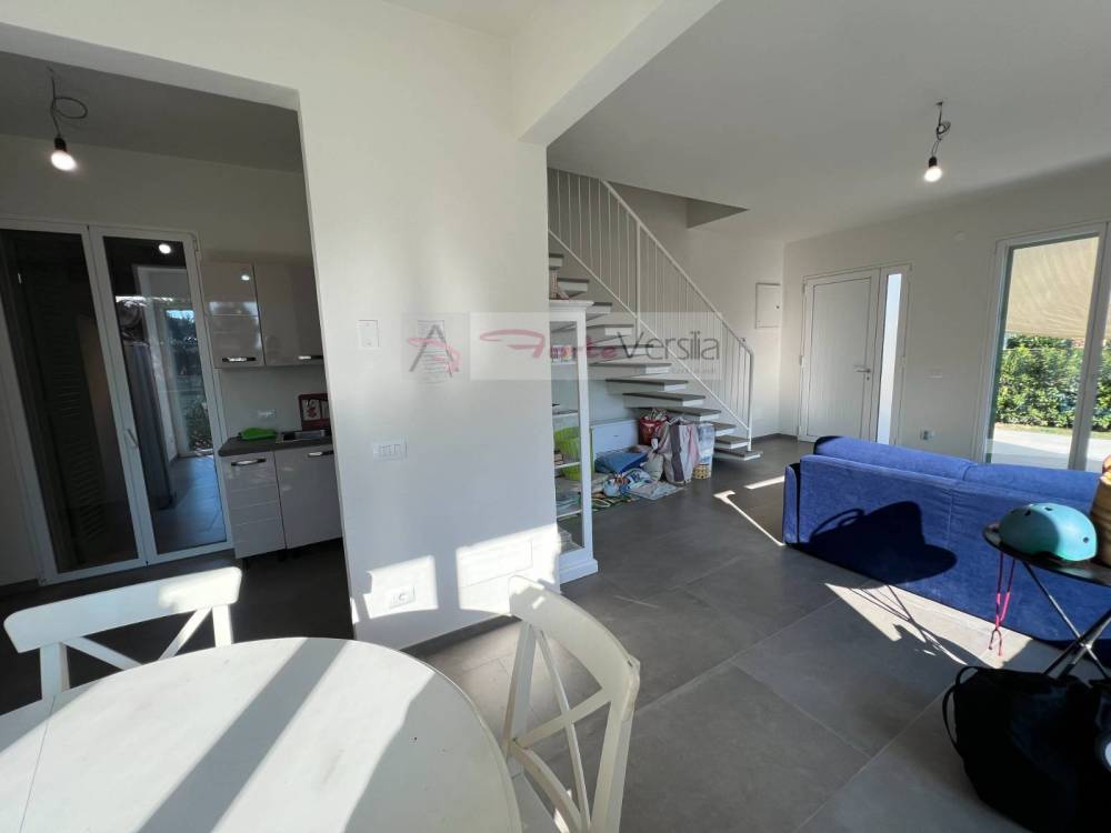 casa indipendente in vendita a Pietrasanta in zona Tonfano