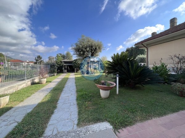 casa indipendente in vendita a Pietrasanta