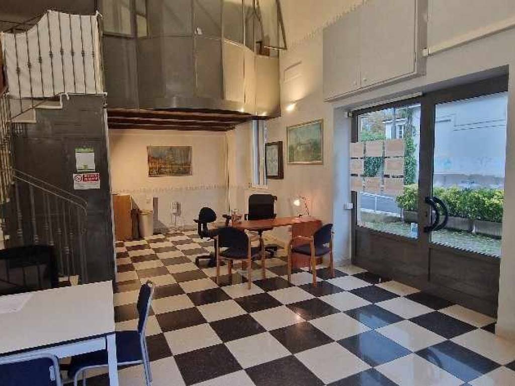 negozio in vendita a Pietrasanta in zona Fiumetto