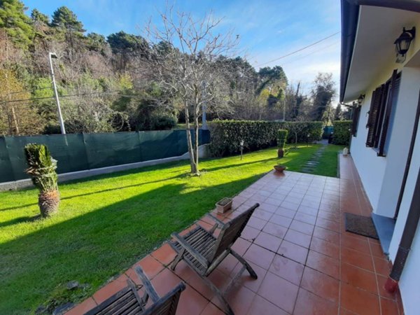casa indipendente in vendita a Pietrasanta in zona Capriglia