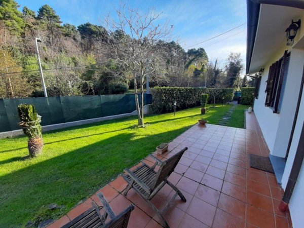 casa indipendente in vendita a Pietrasanta in zona Capriglia