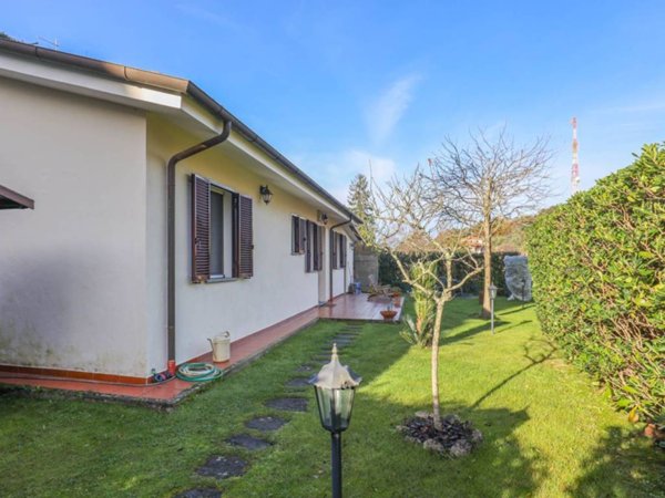 casa indipendente in vendita a Pietrasanta in zona Capriglia