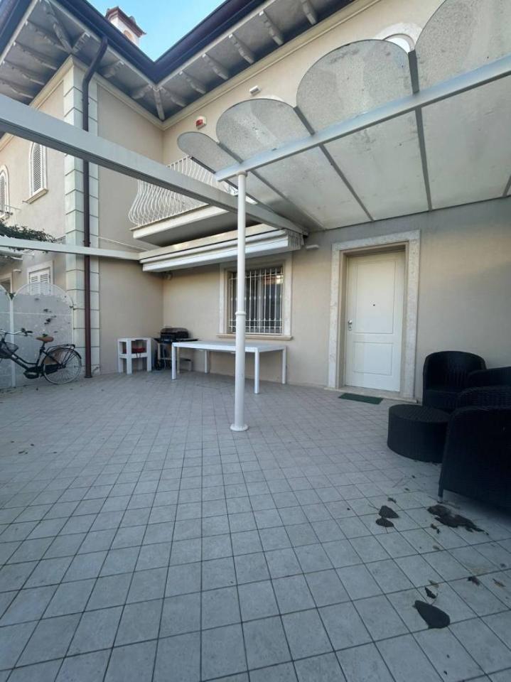 casa indipendente in vendita a Pietrasanta in zona Tonfano