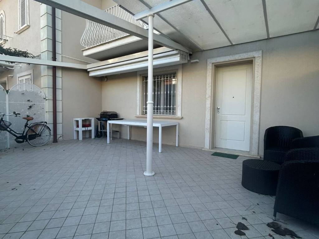 casa indipendente in vendita a Pietrasanta in zona Tonfano
