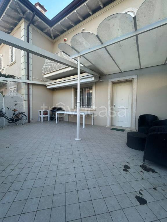 casa indipendente in vendita a Pietrasanta in zona Tonfano