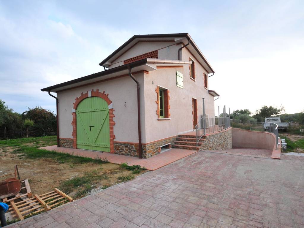 casa indipendente in vendita a Pietrasanta in zona Strettoia