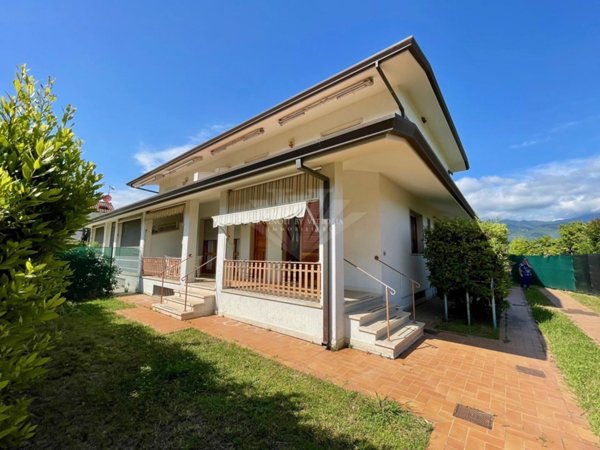 casa indipendente in vendita a Pietrasanta in zona Fiumetto