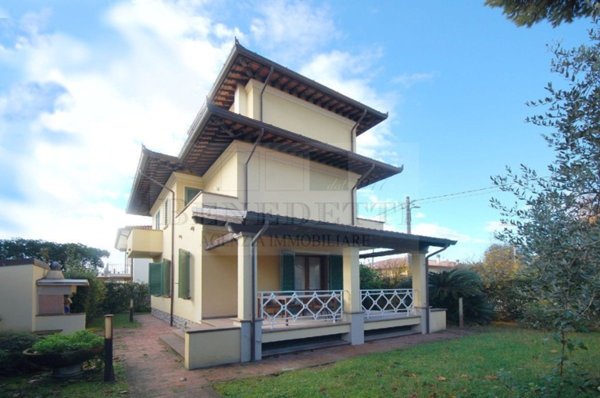 casa indipendente in vendita a Pietrasanta in zona Tonfano