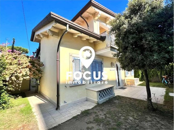 casa indipendente in vendita a Pietrasanta in zona Tonfano