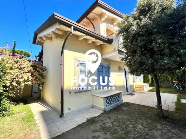 casa indipendente in vendita a Pietrasanta in zona Tonfano