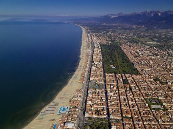 appartamento in vendita a Pietrasanta in zona Fiumetto
