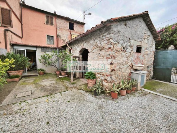 casa indipendente in vendita a Pietrasanta