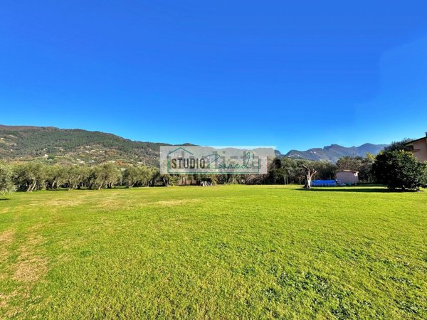 casa indipendente in vendita a Pietrasanta in zona Strettoia