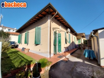 casa indipendente in vendita a Pietrasanta