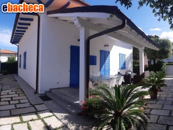 casa indipendente in vendita a Pietrasanta in zona Fiumetto