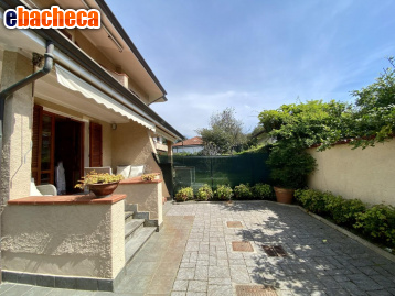 casa indipendente in vendita a Pietrasanta in zona Fiumetto