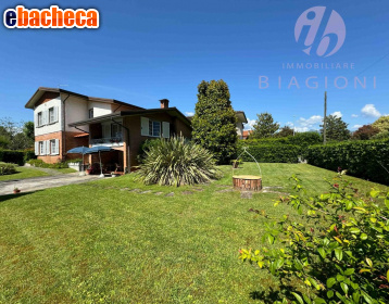 casa indipendente in vendita a Pietrasanta in zona Tonfano