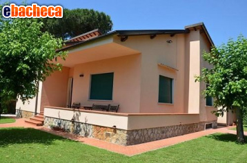 casa indipendente in vendita a Pietrasanta in zona Tonfano