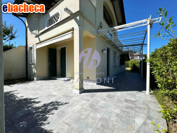 casa indipendente in vendita a Pietrasanta in zona Fiumetto