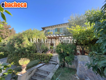 casa indipendente in vendita a Pietrasanta in zona Strettoia