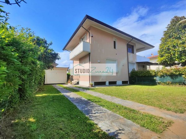casa indipendente in vendita a Pietrasanta
