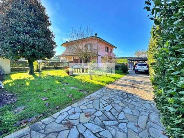 casa indipendente in vendita a Pietrasanta