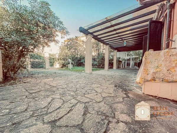 casa indipendente in vendita a Pietrasanta in zona Fiumetto