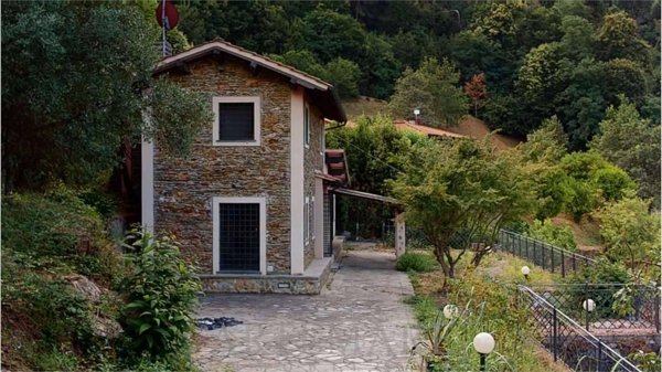 casa indipendente in vendita a Pietrasanta in zona Solaio