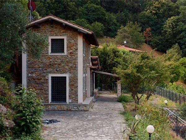 casa indipendente in vendita a Pietrasanta in zona Solaio