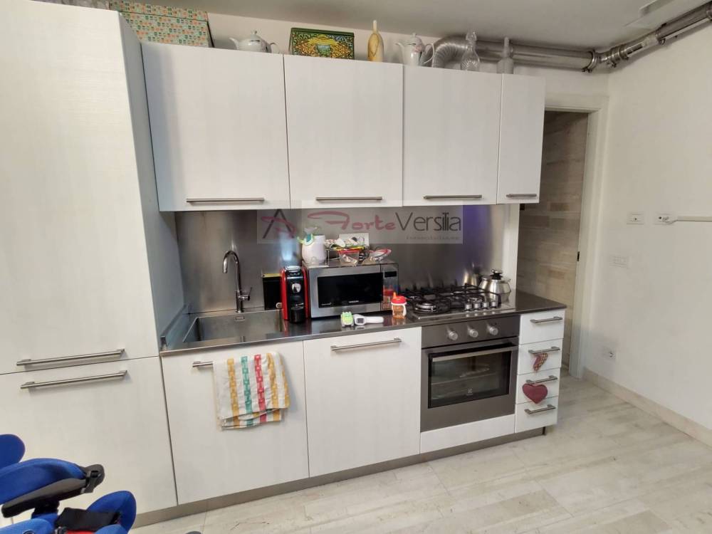 casa indipendente in vendita a Pietrasanta in zona Crociale